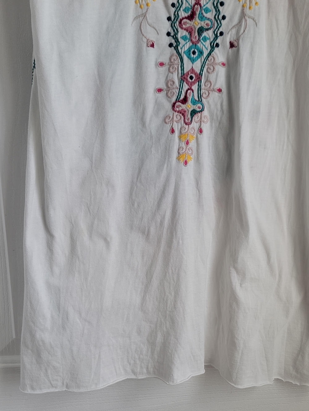 Johnny Was White Embroidered Floral V-Neck Top Tunic Shirt XS X Small Flaw - Picture 8 of 8